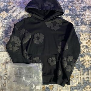 Denim Tears Black on black Cotton
Wreath Hoodie